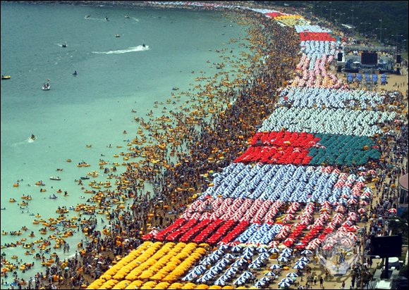 Столпотворение на корейском пляже