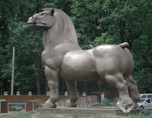 В Воронеже открыт памятник коню с мужским достоинством
