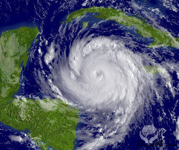 Урагану Dean присвоена высшая пятая категория опасности