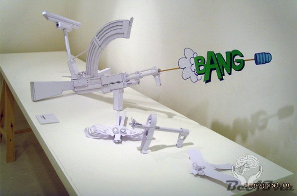 Выставка бумажного оружия в Лондоне
