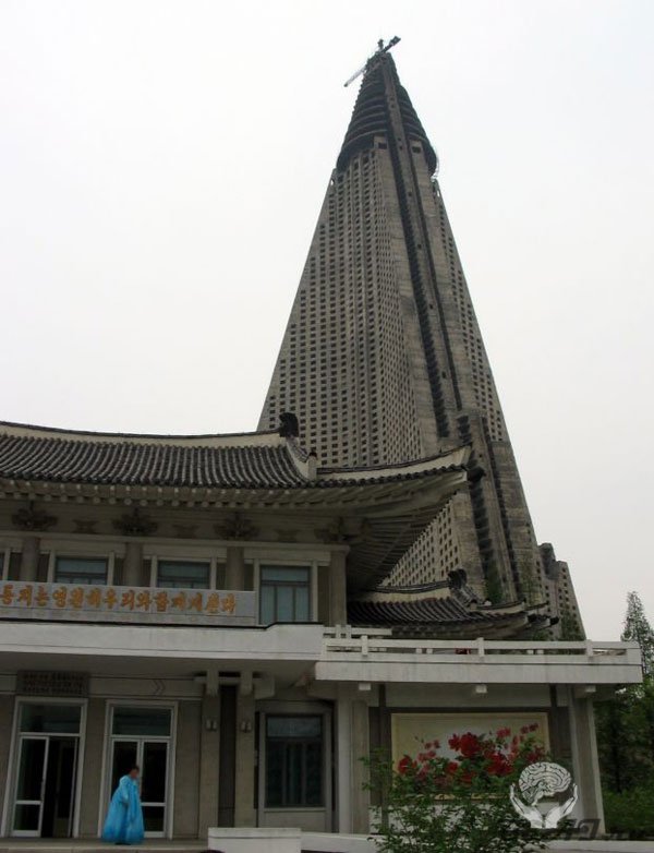 Ryugyong Hotel - долгострой Северной Кореи