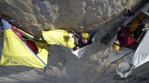 Как ночуют альпинисты?