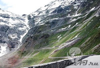 Stelvio Pass 2758 метров над уровнем моря (7 фото+2 видео)