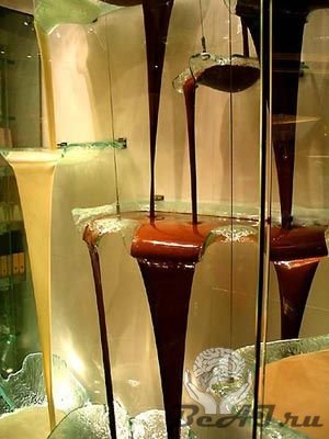 Гигантский фонтан с шоколадом