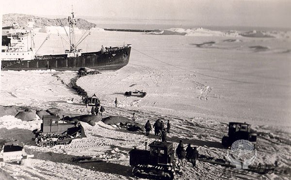 Первая советская экспедиция на антарктический континент