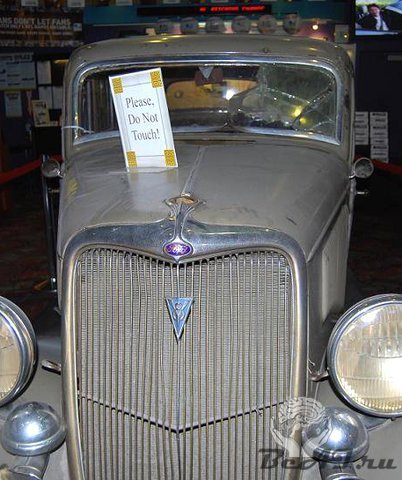 Форд V-8 Бонни и Клайда (Bonnie & Clyde)