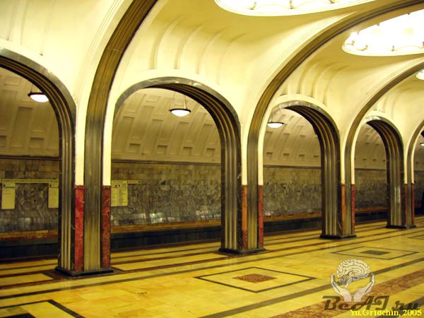 Станция метро "Маяковская" сделана из дирижабля