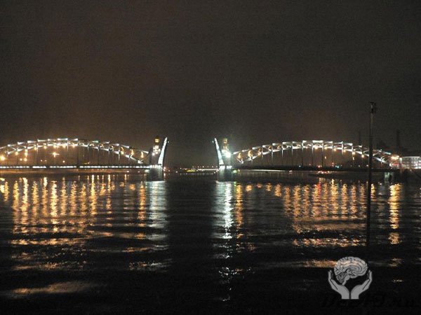 Санкт-Петербург, лето, разведение мостов.