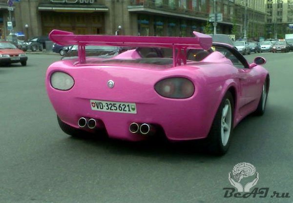 Розовая Ferrari
