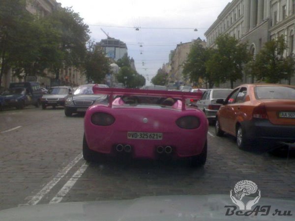 Розовая Ferrari