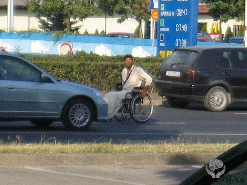 Инвалид на дороге