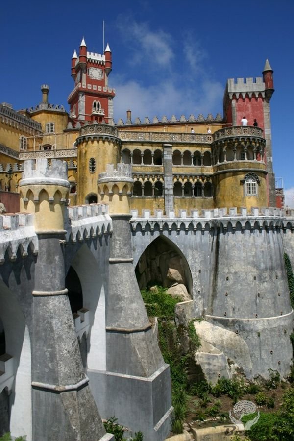 Замок Пена в Португалии