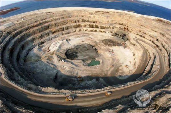 Алмазные шахты в Канаде