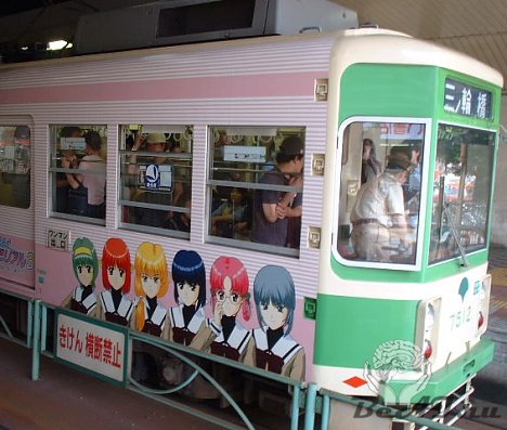 Веселенькая раскраска японских поездов