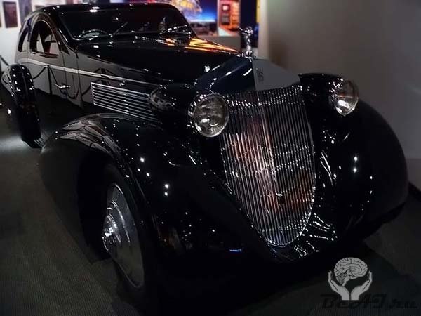Rolls-Royce Phantom фантастически элегантен